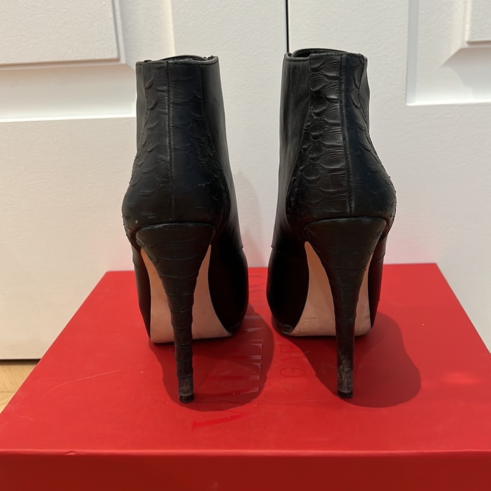 BCBG booties - Picture 2 of 3